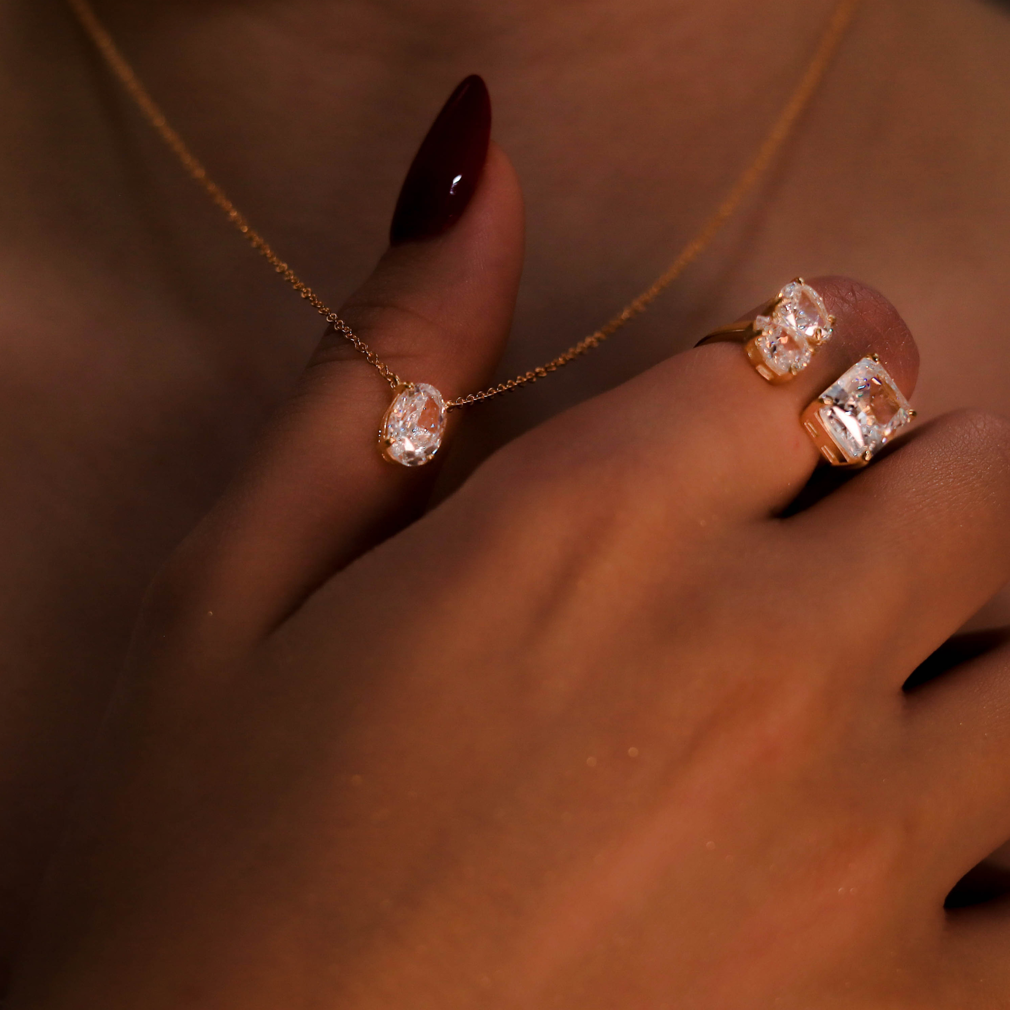 Овално колие Аника