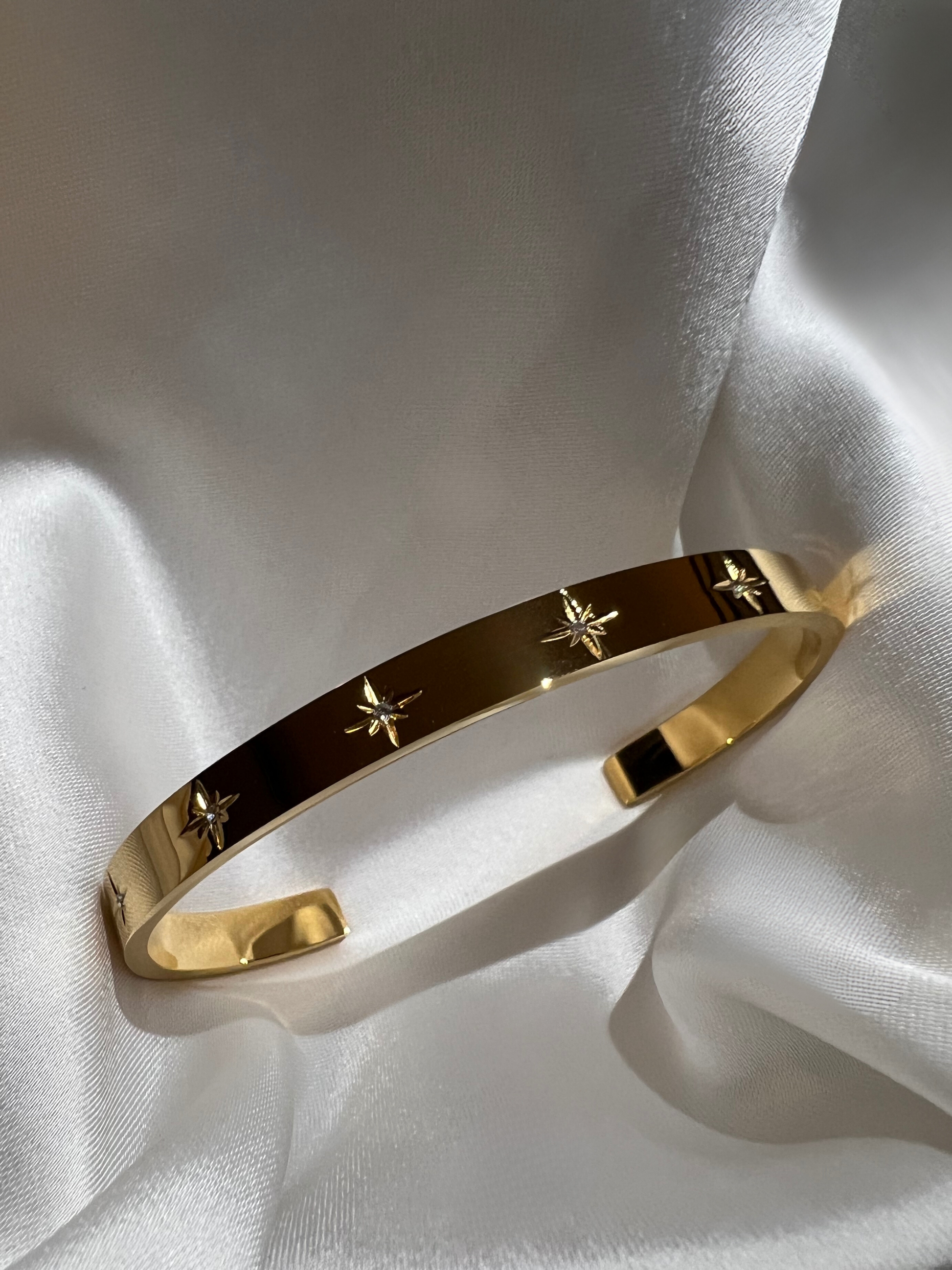 18K gold plated, stainless steel, adjustable bracelet with white cubic zirconia in a star design