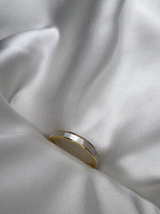 18K gold-plated 'Satin' ring with a smooth, satin-like finish, crafted from stainless steel